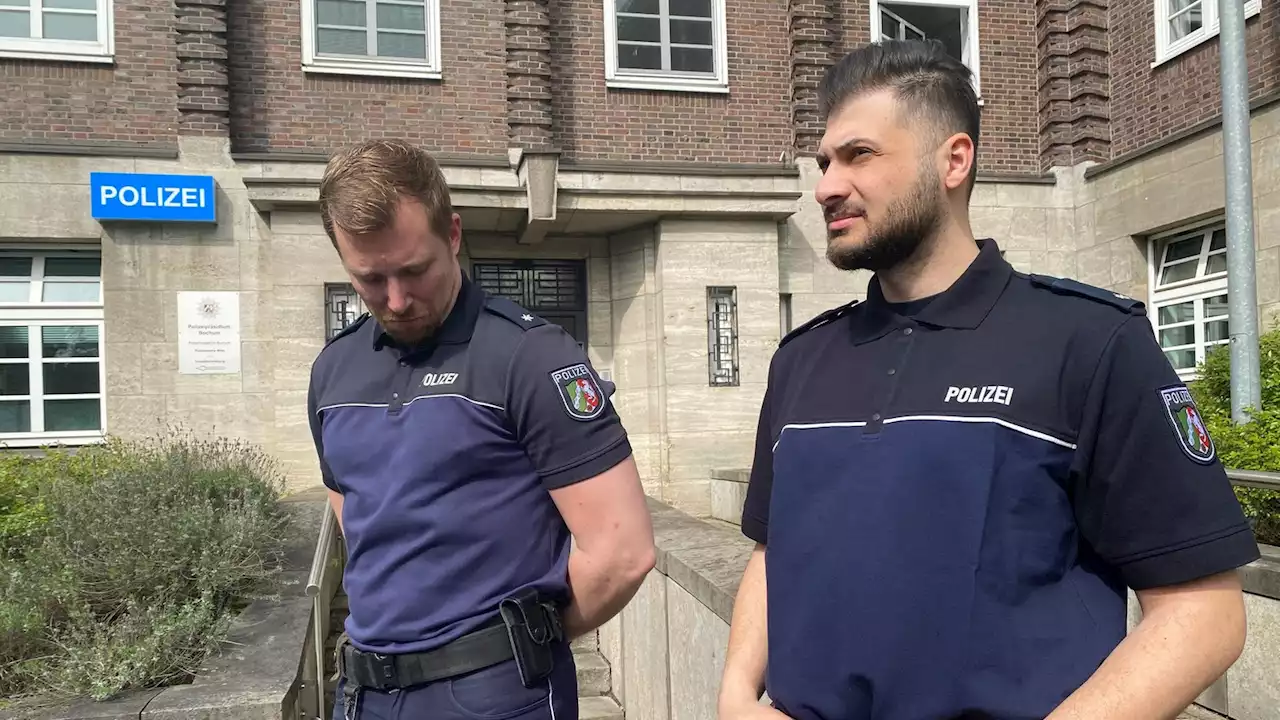 Neues Outfit: Bochumer Polizei testet Polo-Shirts auf Streife