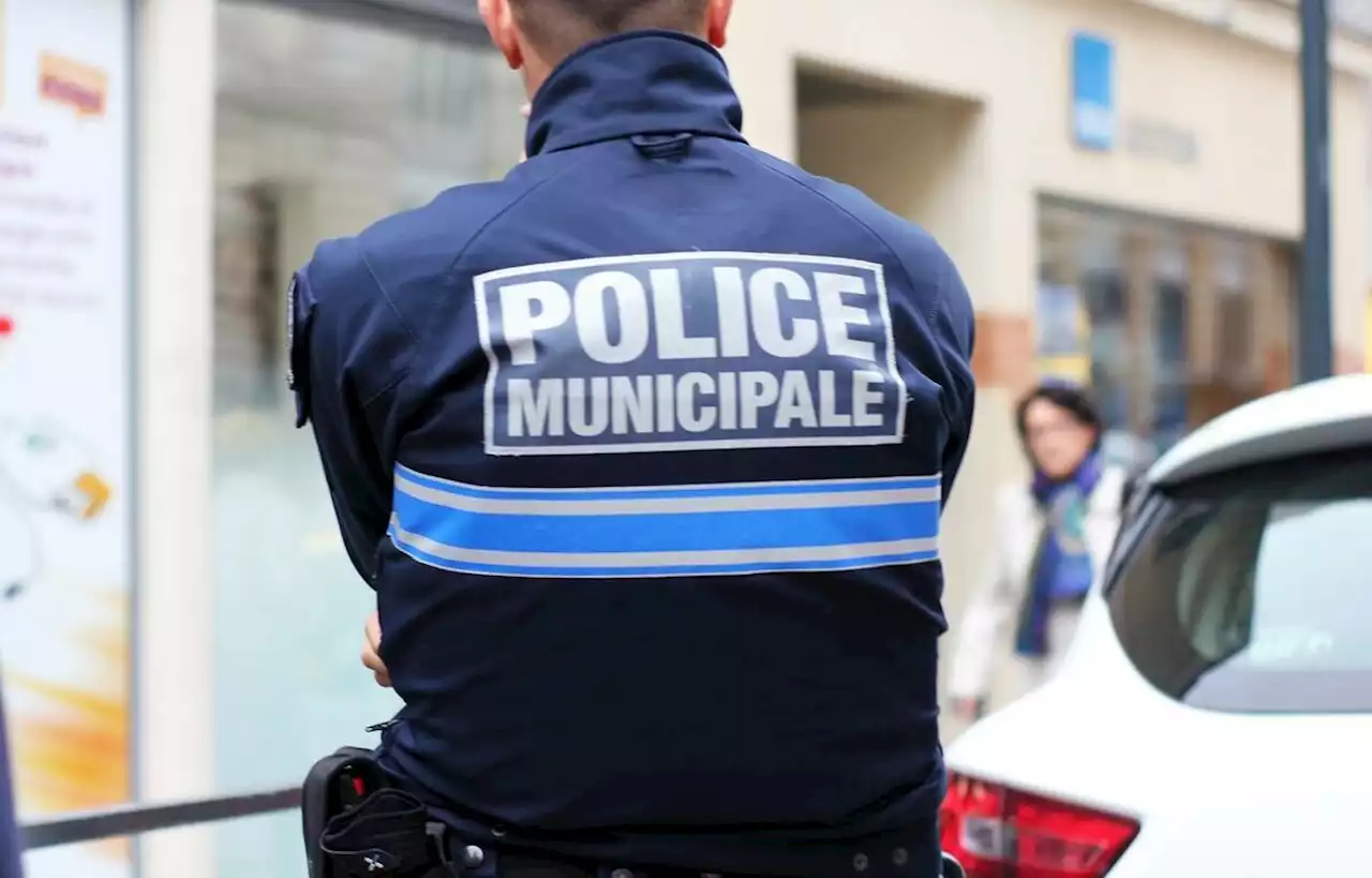 Un policier municipal percuté par une moto lors d’un rodéo à Villecresnes