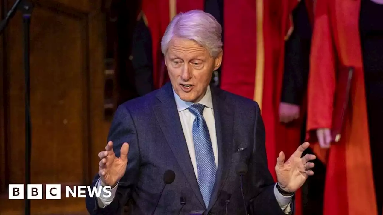 Good Friday Agreement: Hume and Trimble 'put their lives on line for deal', says Clinton