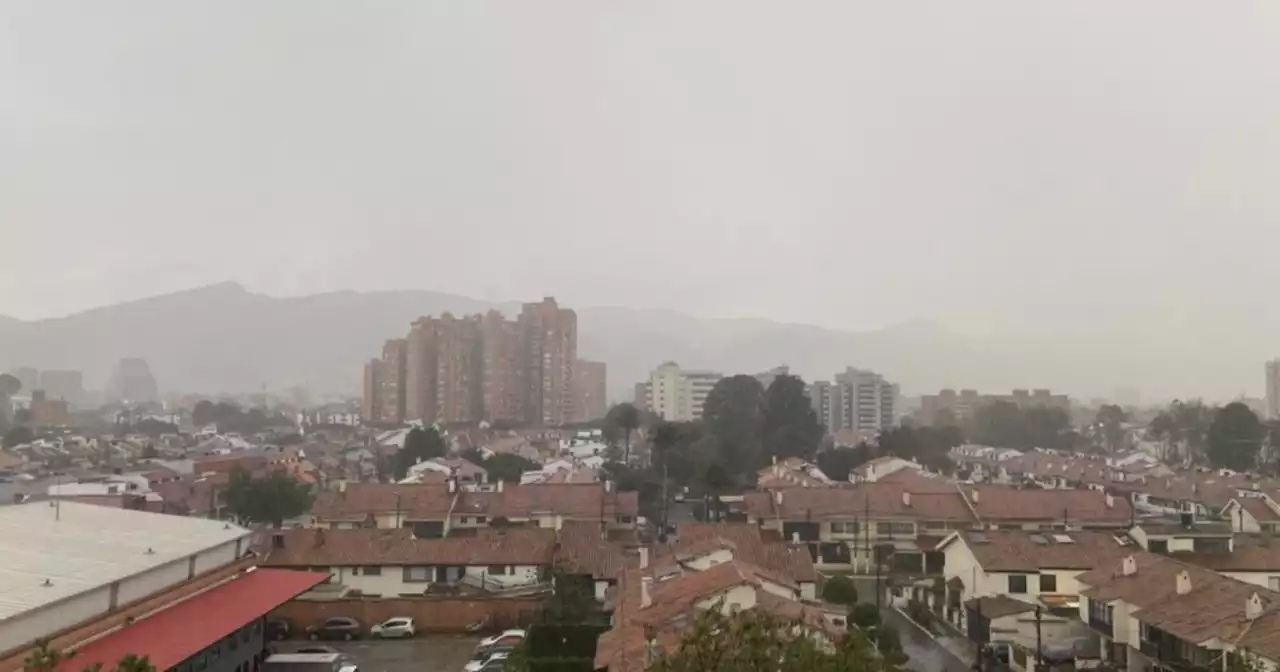 Video | Aguacero en Bogotá: reportan fuertes lluvias y actividad eléctrica en diferentes sectores