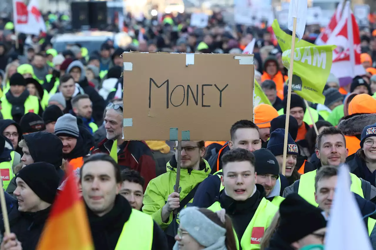 Tarifstreit: Warum Gehälter durch Einmalzahlungen sinken