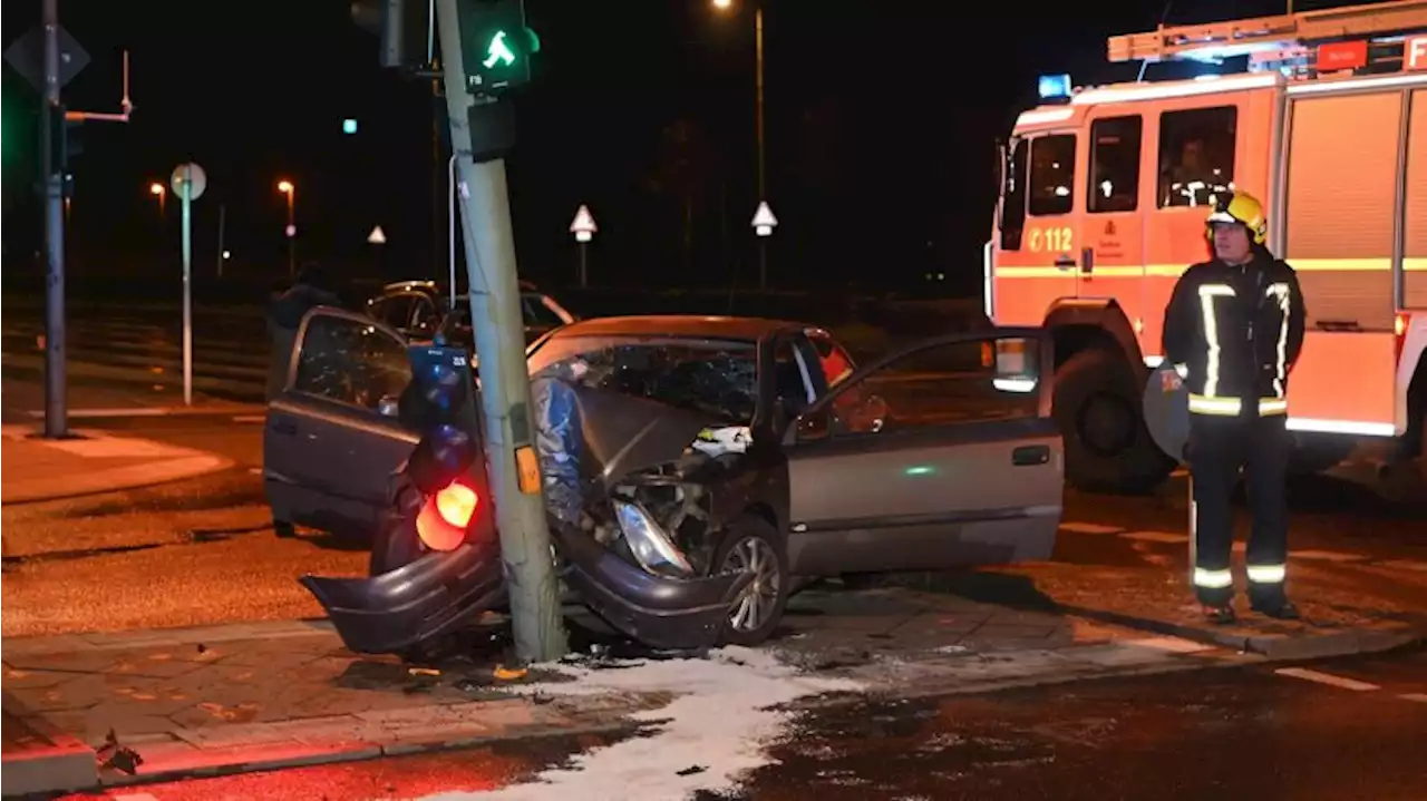 Berlin: Spritdieb knallt bei Verfolgungsjagd gegen Ampel