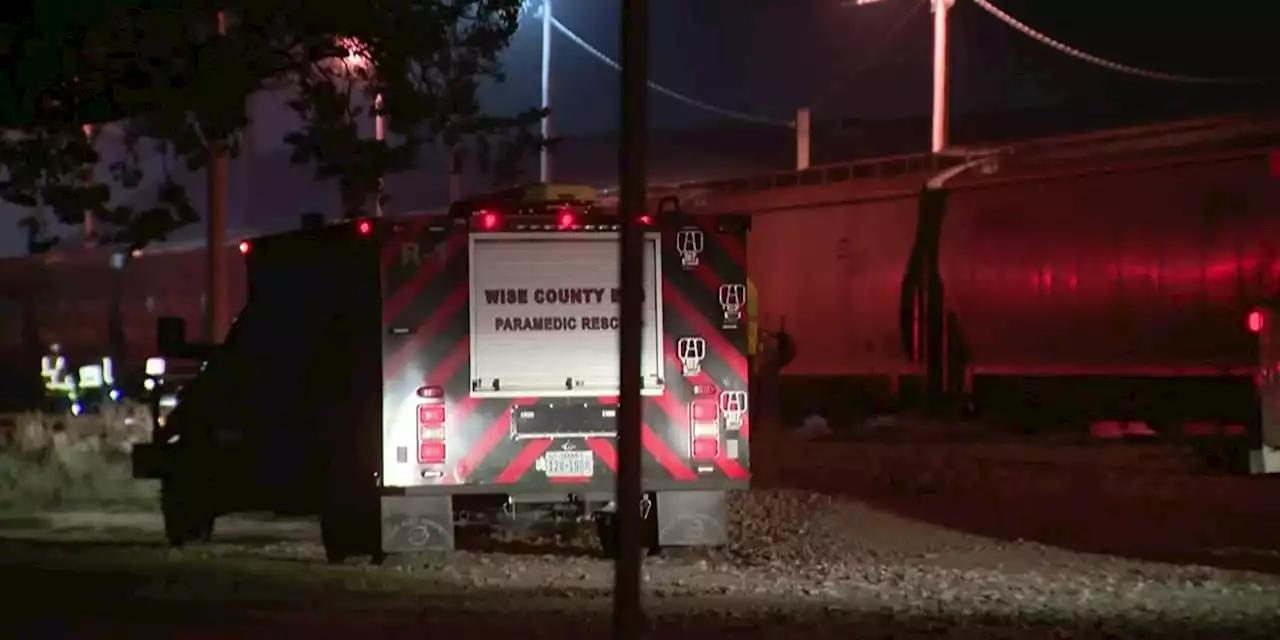 Texas freight train collision injures 2, no hazmat onboard