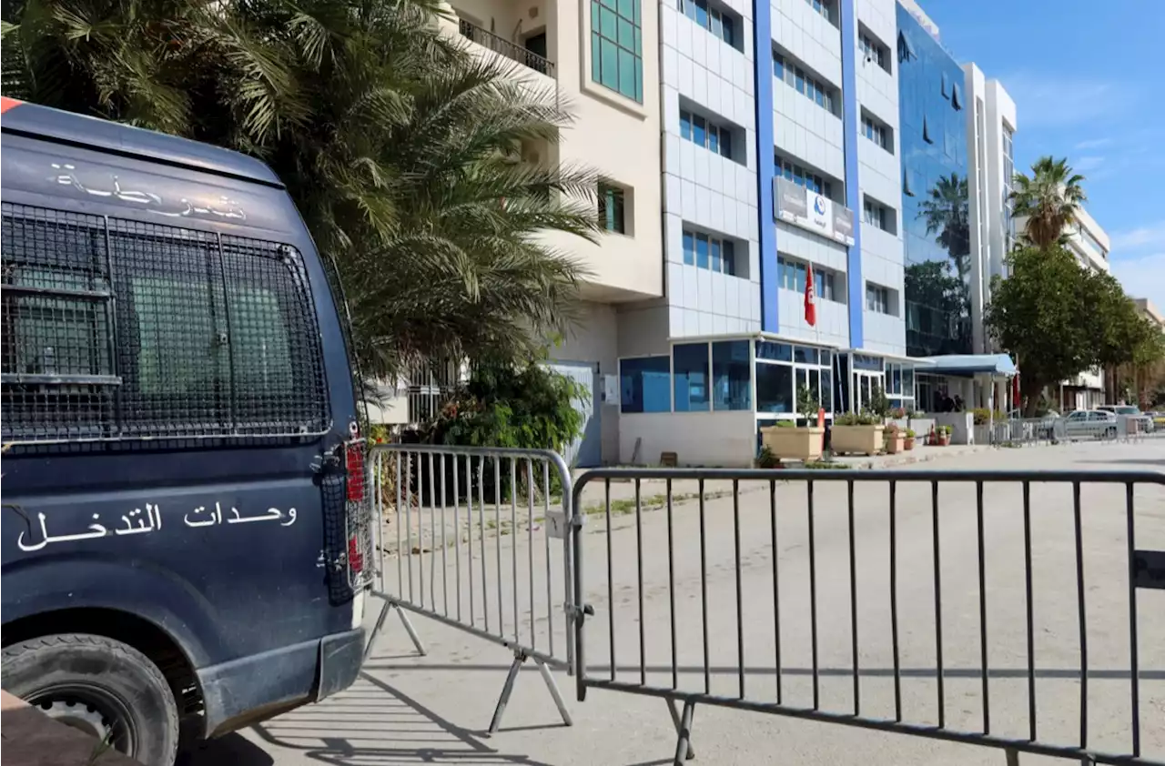 Tunisie : les autorités ferment les bureaux du parti islamiste Ennahdha après l'arrestation de son chef