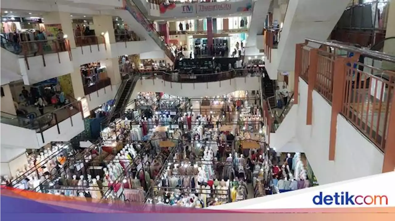 Pengunjung Padati Pasar Tanah Abang Jelang Libur, Ini yang Paling Dicari