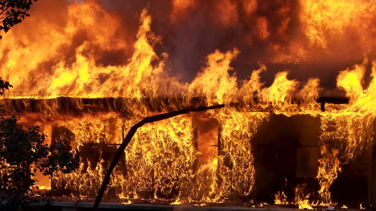 Alrededor de 21 muertos deja incendio en hospital de Pekín