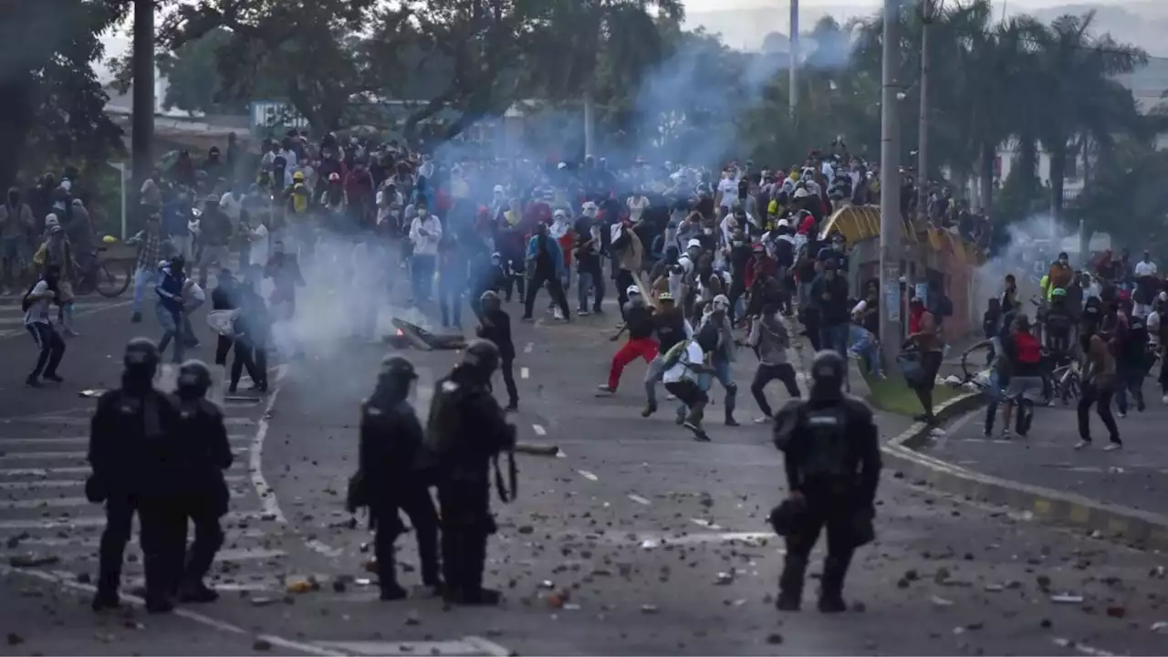 Investigan a policía por permitir disparos contra civiles en el paro nacional