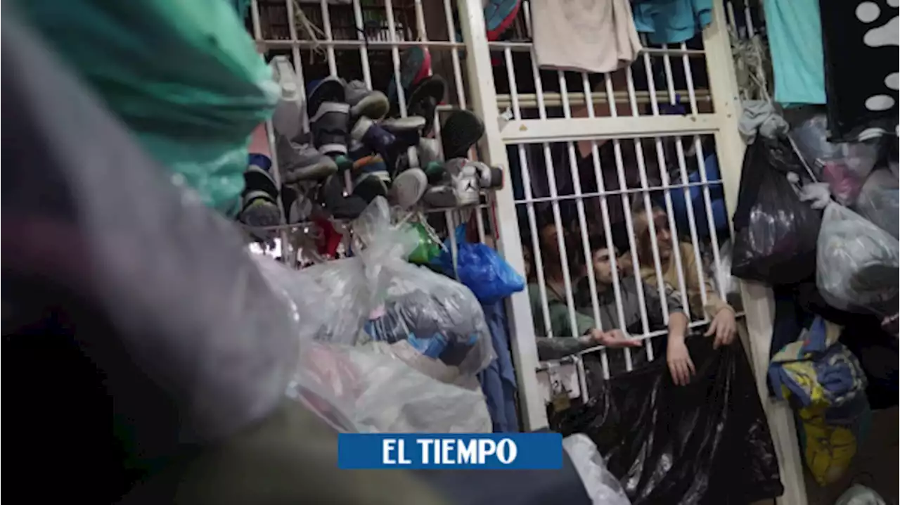 Así viven los presos en la estación de La Candelaria y la URI de Puente Aranda