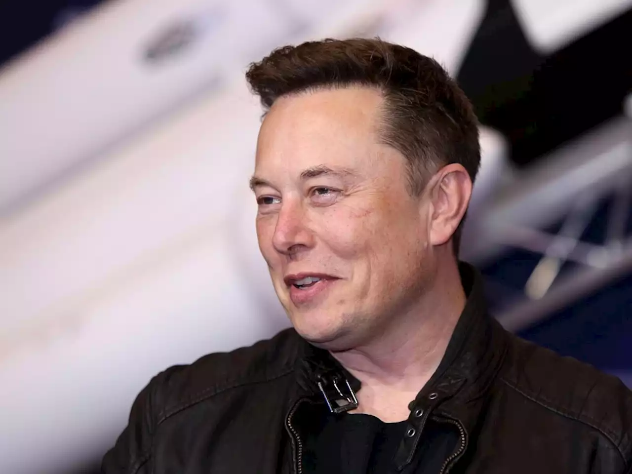 Elon Musk wants to build his own ChatGPT AI to rival Microsoft and Google