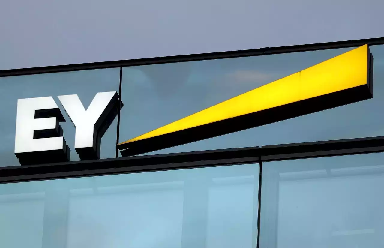 Ernst & Young to lay off about 3000 US-based employees