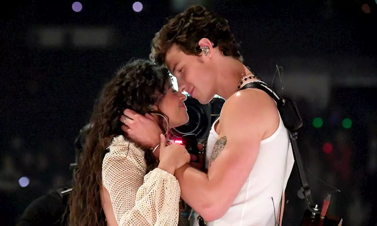 ¡Wow! Camila Cabello presume de curvas en bikini tras su apasionado reencuentro con Shawn Mendes