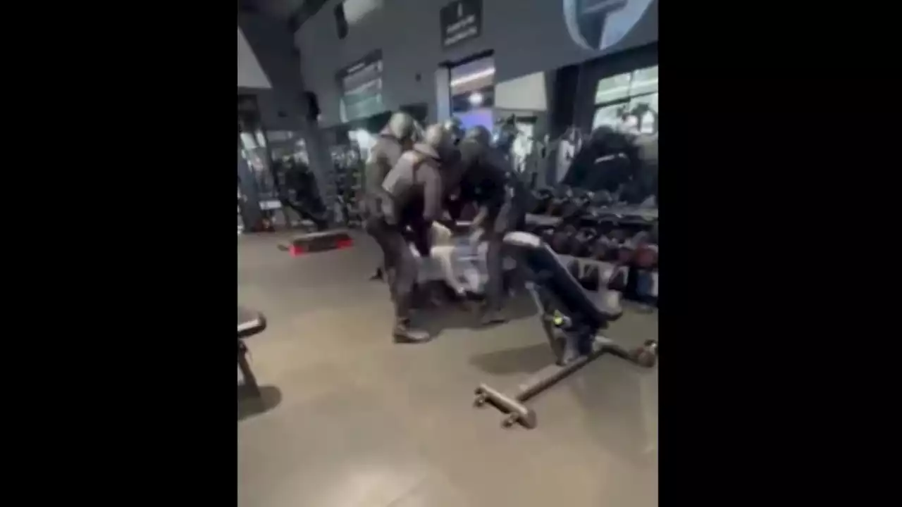 Detención de película en un gimnasio de Marbella: “¡No hago nada, no hacerme daño!”