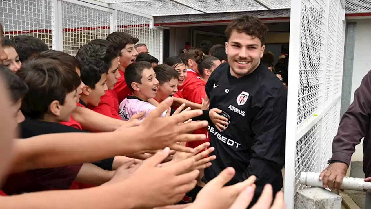 VIDEO. Quand Antoine Dupont s'invite au concert de BigFlo et Oli au Zénith de Toulouse et déclenche l'hystérie de la foule