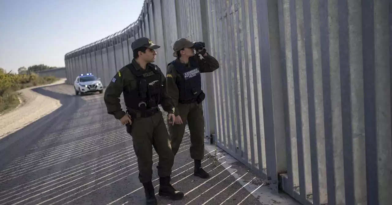 La Grèce prolonge le mur à la frontière turque pour bloquer les migrants