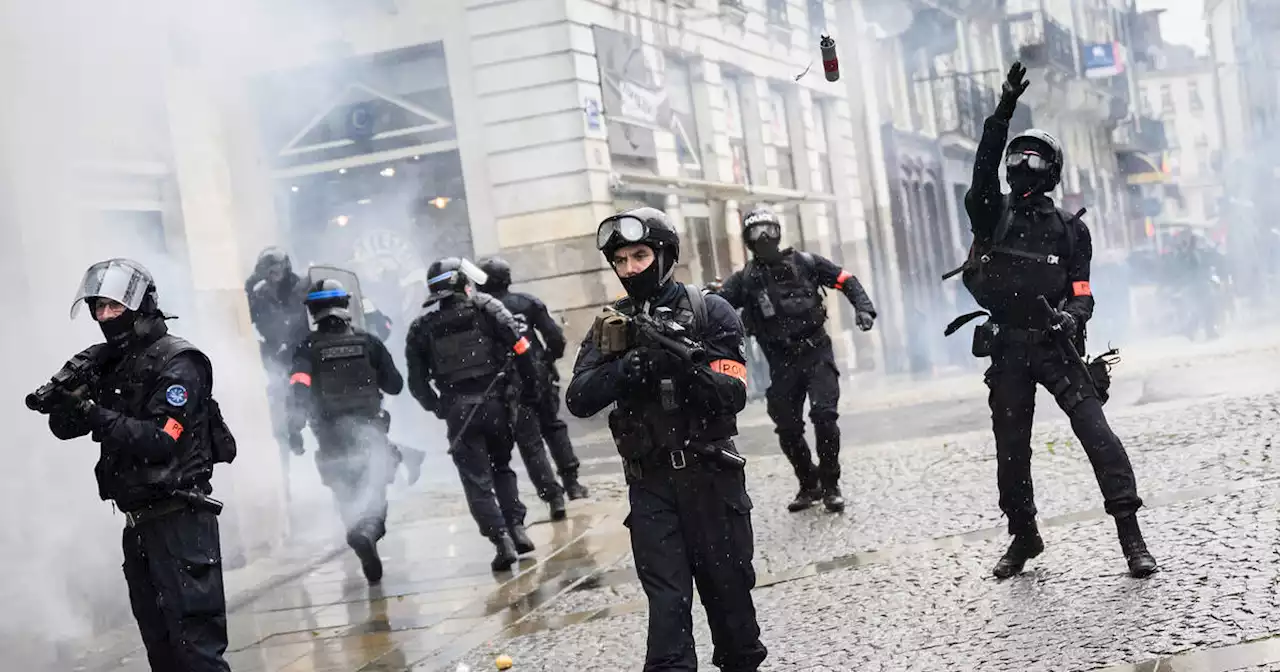 «Ma tête a claqué sur le sol» : à Nantes, une manifestante dénonce les policiers qui l’ont violemment jetée à terre le 13 avril