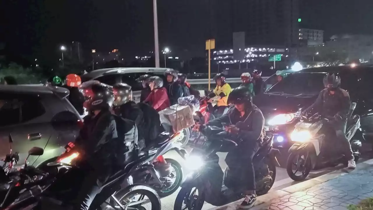 Jelang Hari Raya Idul Fitri, Pemudik Roda Dua Dominiasi Jalan Arteri Kalimalang Bekasi