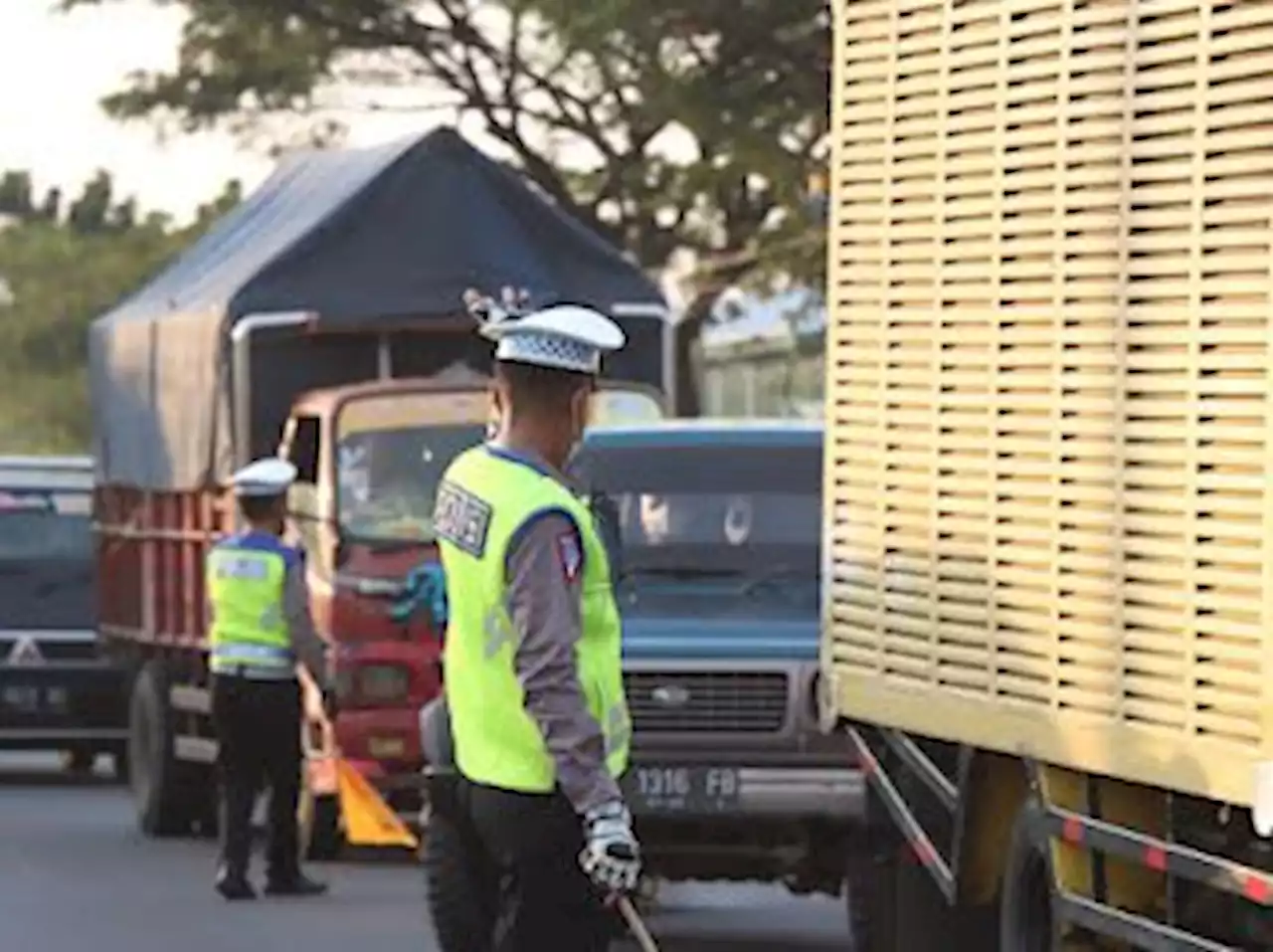 14 Truk Ditahan dalam Razia Truk Sumbu Besar di Jalur Pantura