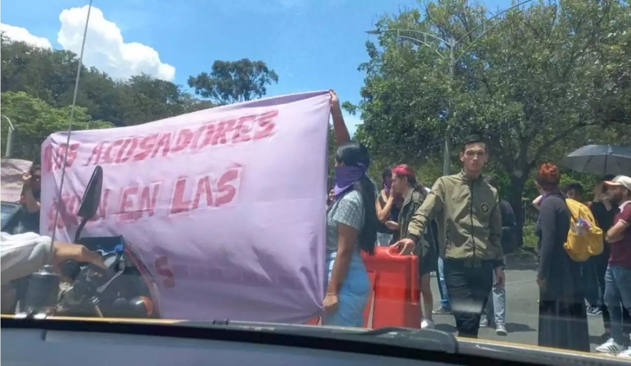 [FOTOS] Nuevamente se presenta cierre en la avenida 80 con la 65