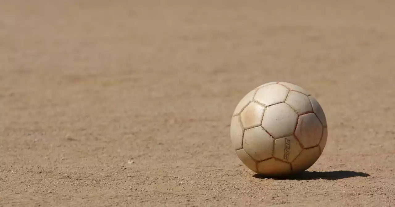 Niño murió tras recibir balonazo en el pecho mientras jugaba en el patio de un colegio