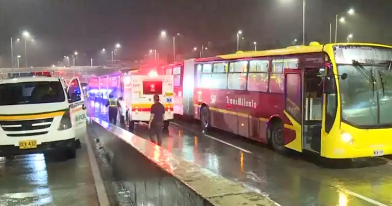 Seis heridos por choque de dos buses de Transmilenio en el portal 20 de Julio