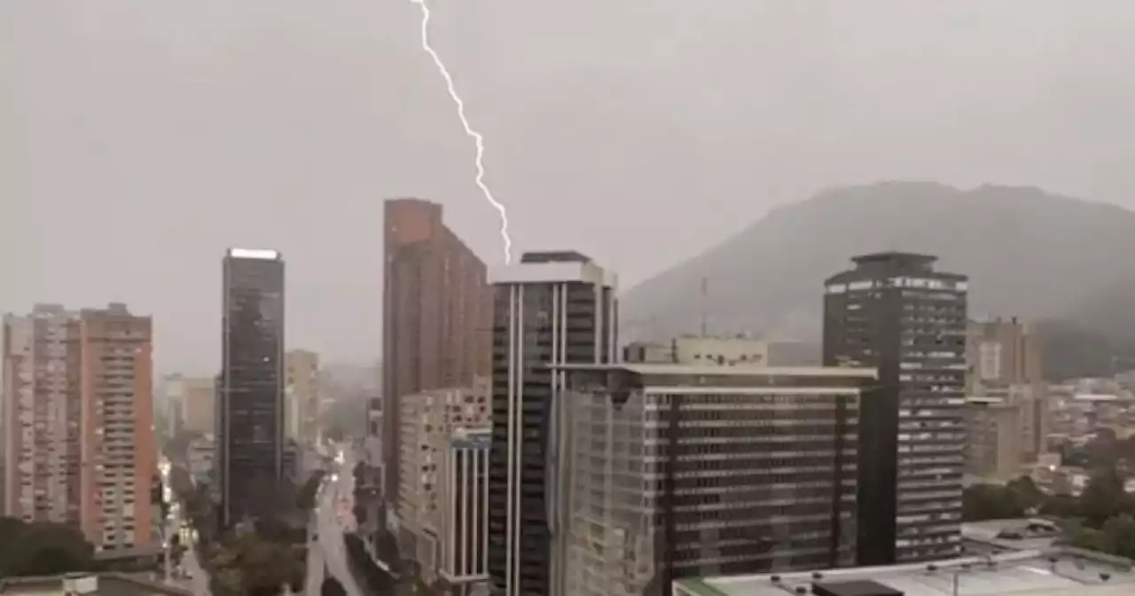 Tormenta eléctrica en Bogotá: cayeron más de 3.200 rayos en dos horas