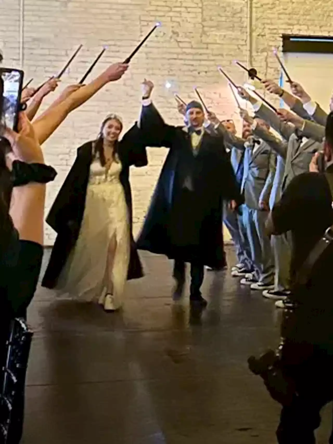 Couple spends $25K on Harry Potter themed wedding