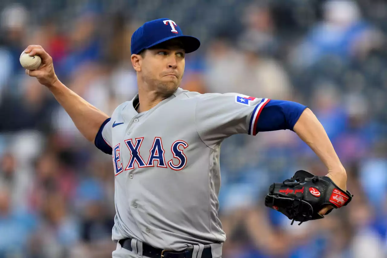 Jacob deGrom exits Rangers start with sore wrist after four no-hit innings