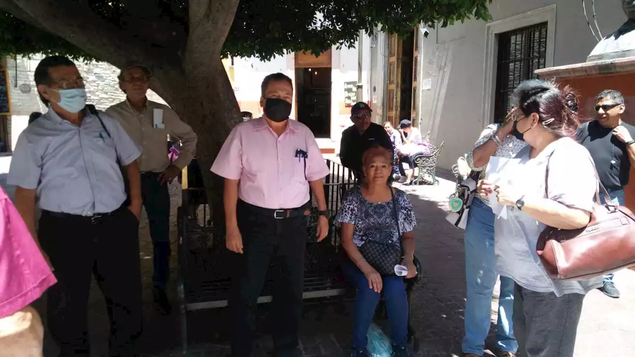 Jubilados de Pemex se manifiestan en Guanajuato; denuncian que violaron sus derechos