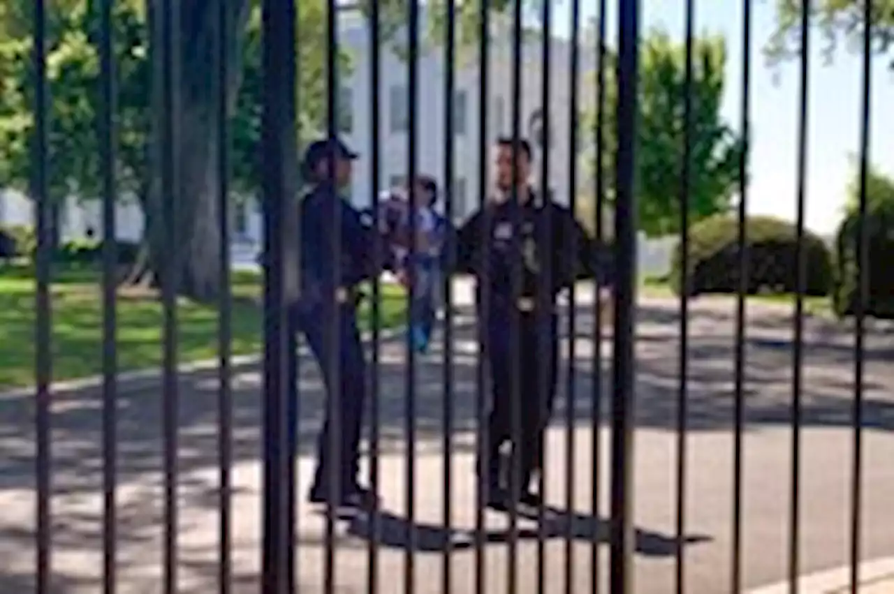 Toddler slips past fence and onto White House grounds