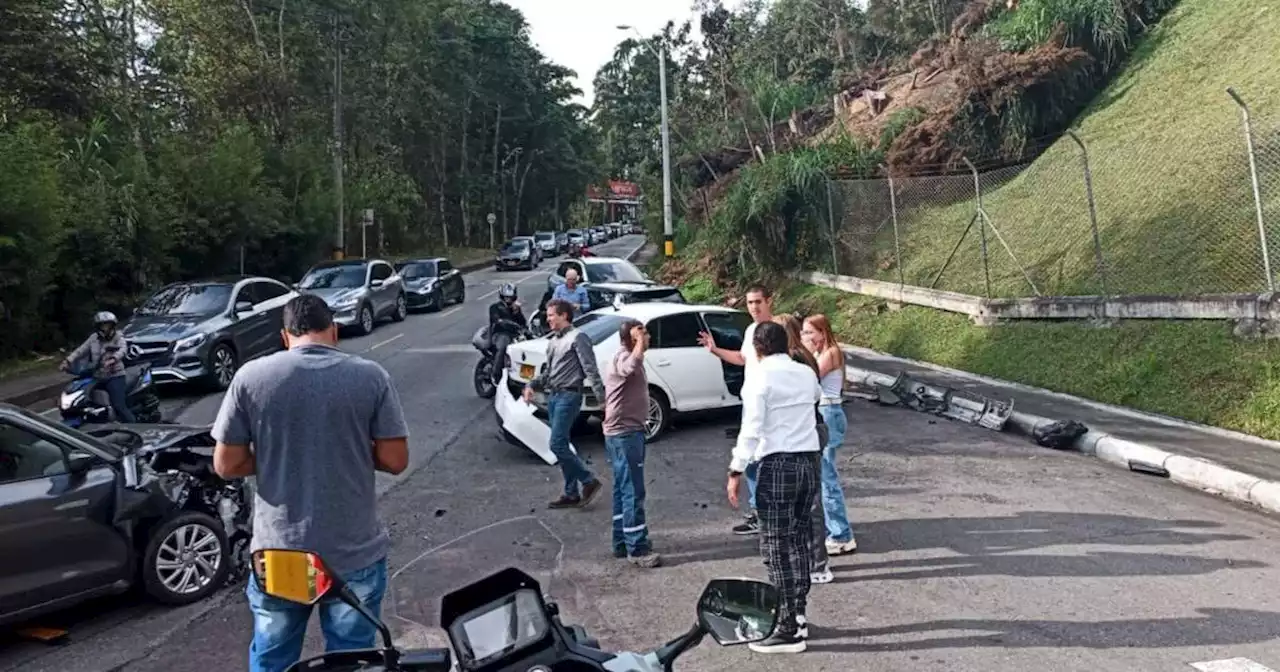 Aparatoso accidente en Medellín: choque entre ocho vehículos en El Poblado causó caos