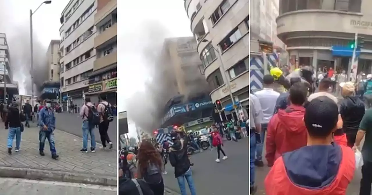 Fuerte incendio en el centro comercial Opera en el centro de Medellín