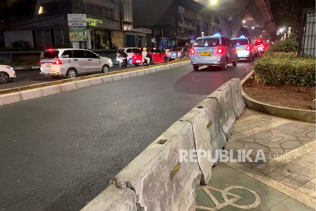 Kebijakan Pj Heru Cuma Bertahan Empat Hari, |em|Barrier|/em| Simpang Santa Dibuka Kembali |Republika Online