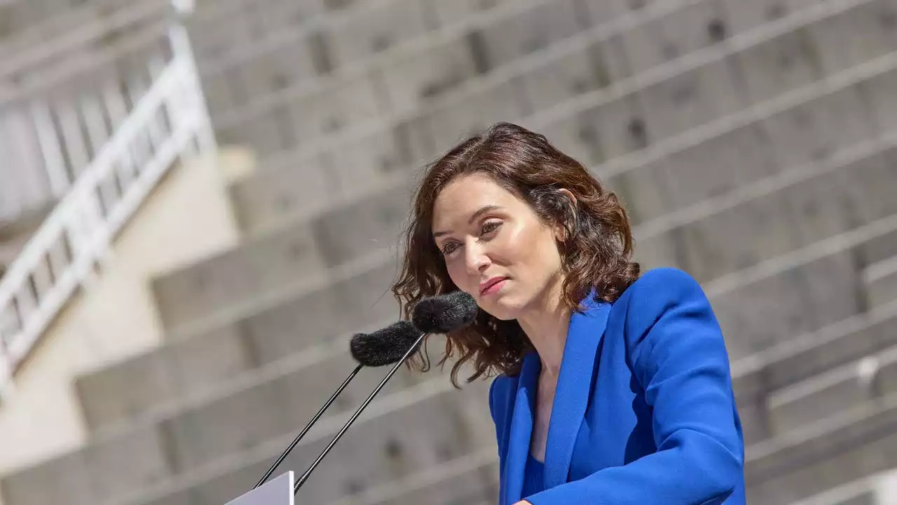 Junta Electoral obliga a quitar la foto de Ayuso de folletos de voto por correo