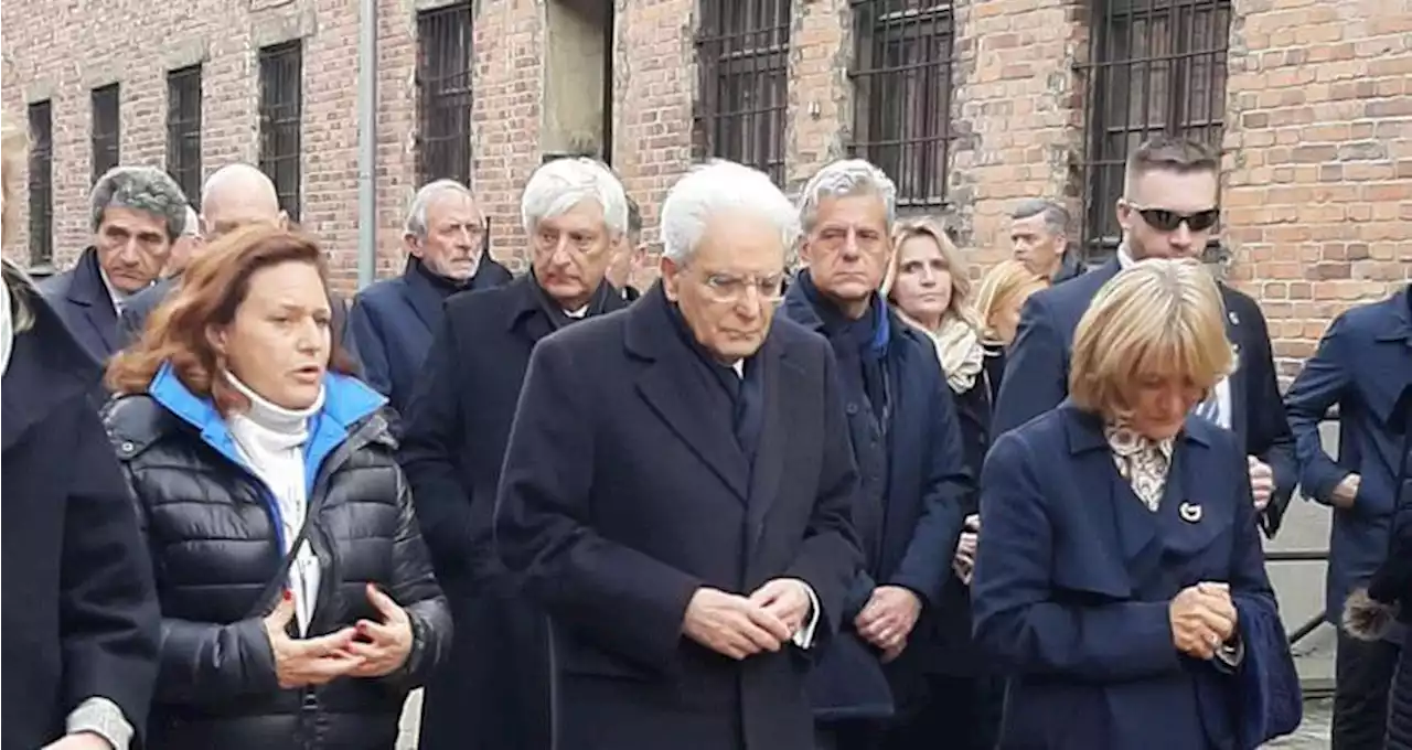 Mattarella ad Auschwitz: un luogo dell’orrore. Agli studenti: trasmettete la memoria della Shoah