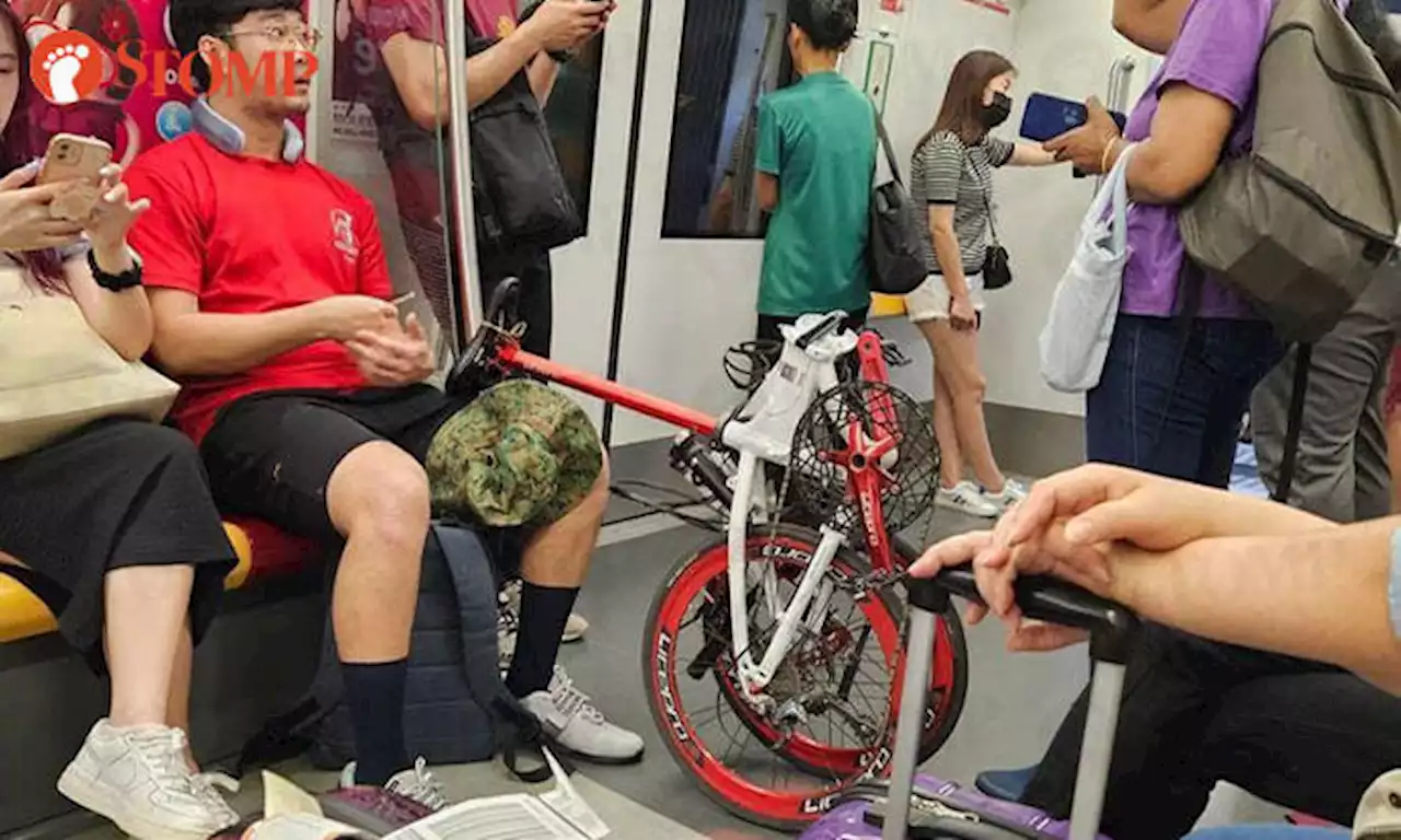 Stomper complains about how man has 'no regard for passengers' by bringing bicycle on MRT train