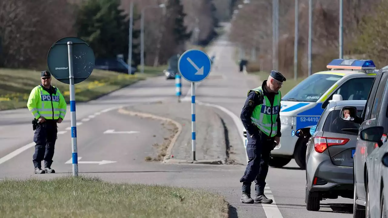 Misstänkt person med vapen i skogsområde i Alingsås – stor polisinsats