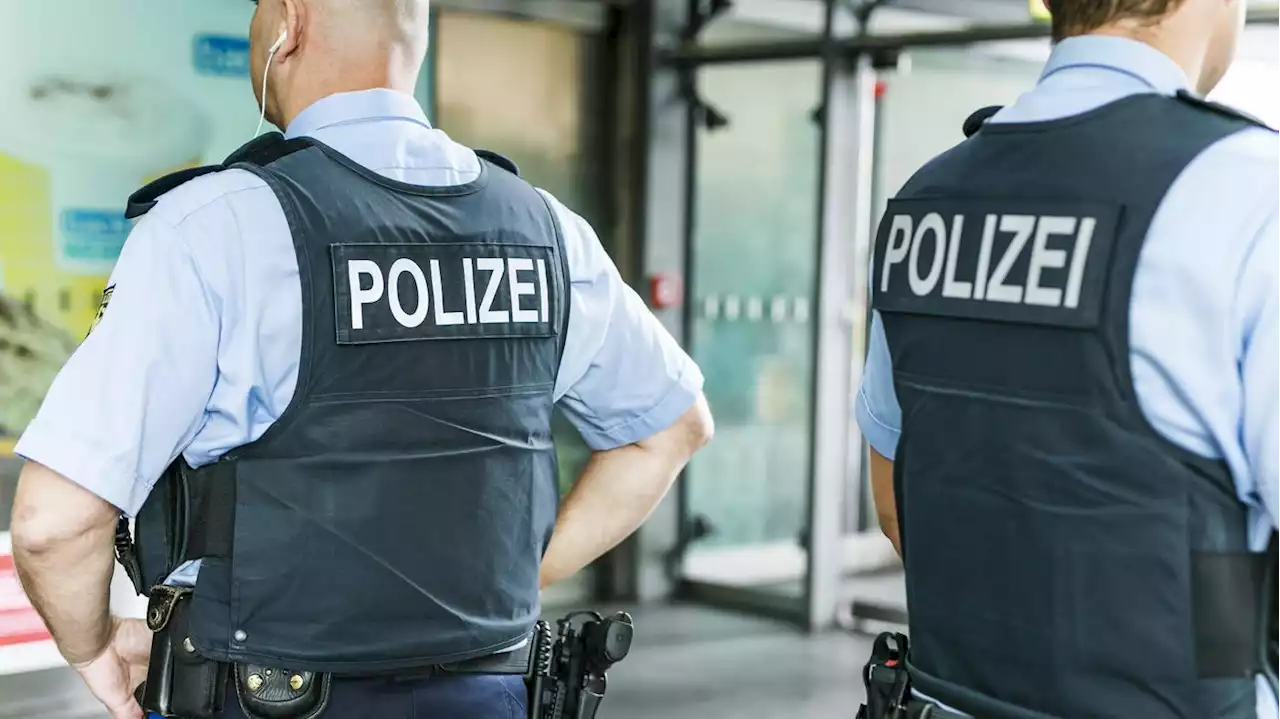 Fan-Organisation spricht von Polizeigewalt: Drei Fußballfans bei Kontrolle am Berliner Hauptbahnhof verletzt