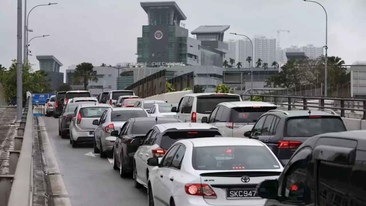 Heavy traffic, long waiting times expected at land checkpoints over Hari Raya Puasa weekend: ICA