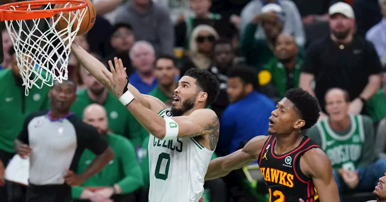 Celtics cómodamente toma ventaja en los playoffs de la NBA