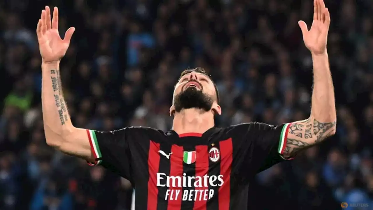 Giroud sends Milan into semis despite late Napoli rally