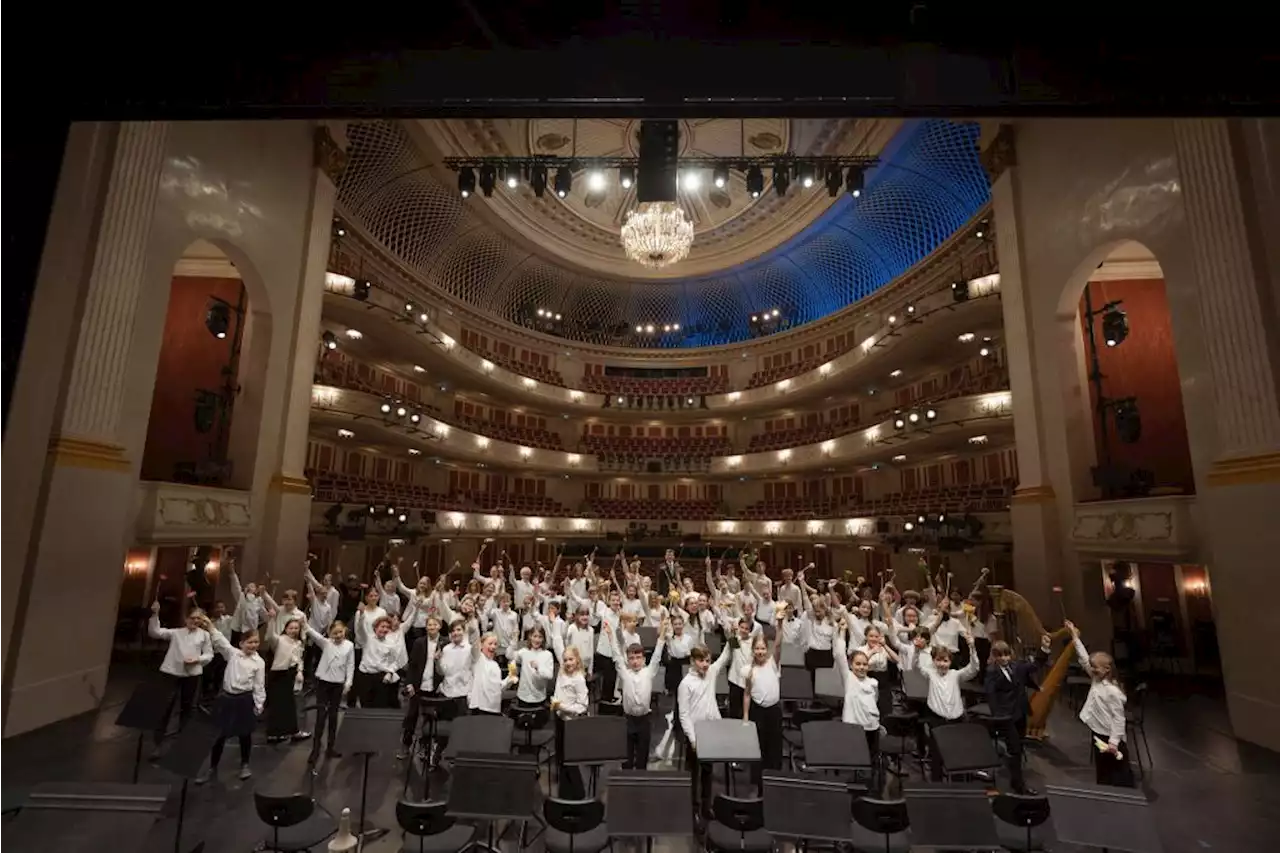 Berliner Kids spielen Bizet: 90 junge Musiktalente erobern die Staatsoper