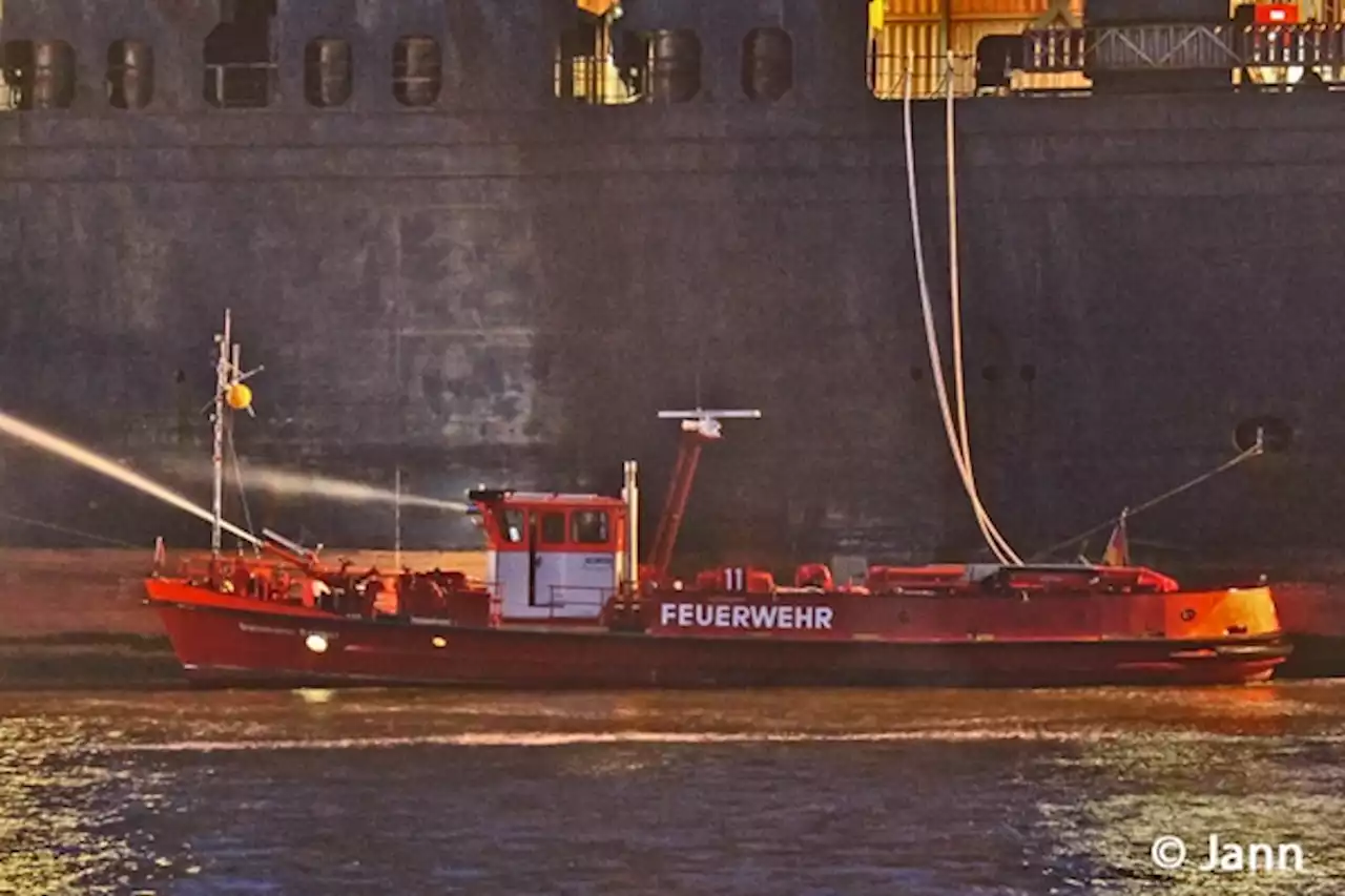 Auf meinem Feuerwehrboot, da bin ich Kapitän