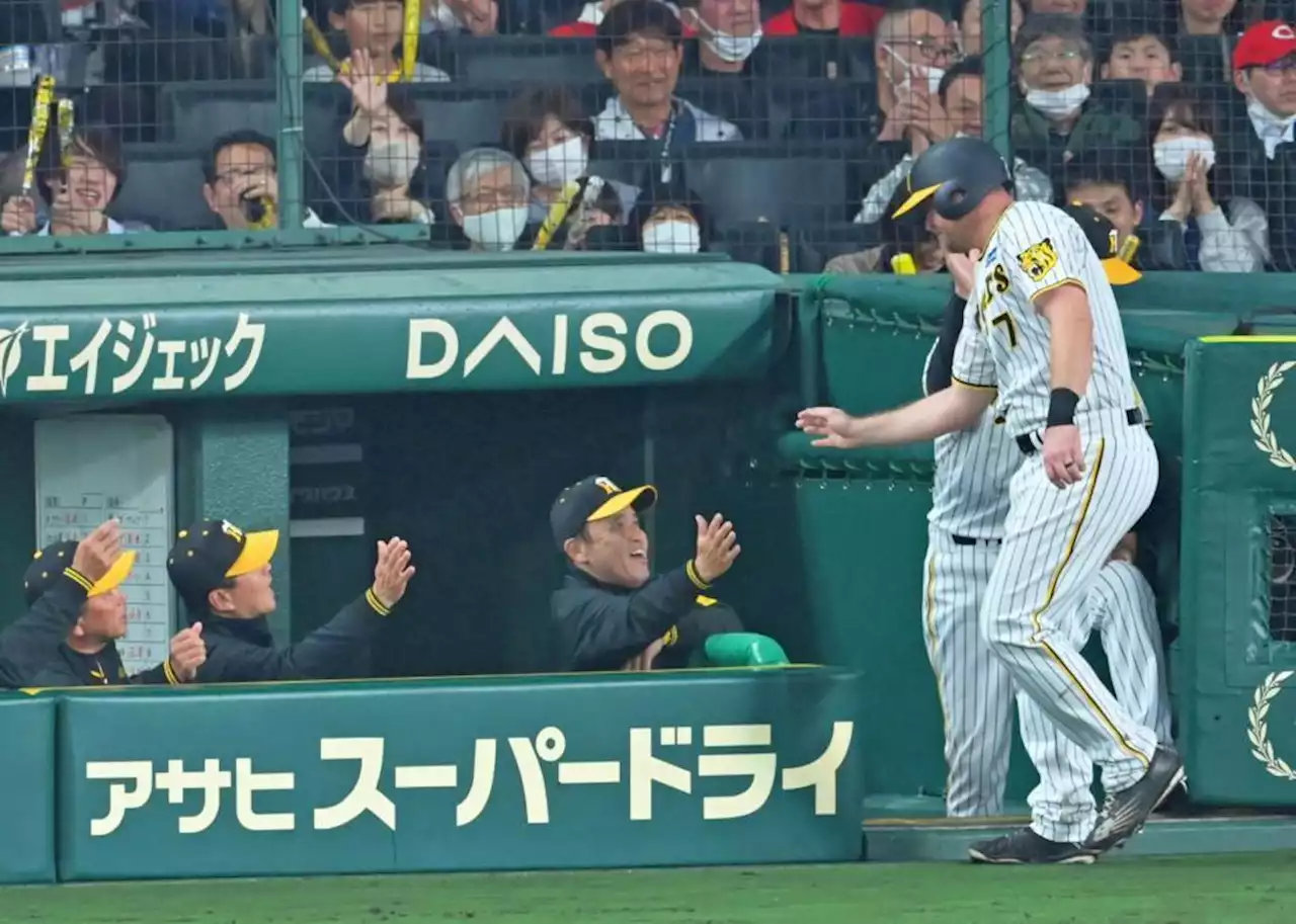 マルチ＆初適時打の阪神・佐藤輝に岡田監督「汚い当たり２本で（笑）。コンパクトにいけ言うたんや」/デイリースポーツ online