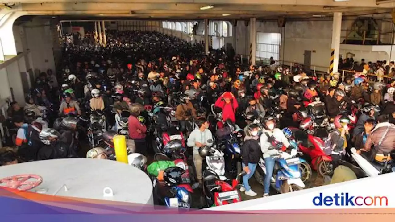 Puncak Arus Mudik, Ribuan Kendaraan Lintasi Pelabuhan Bakauheni