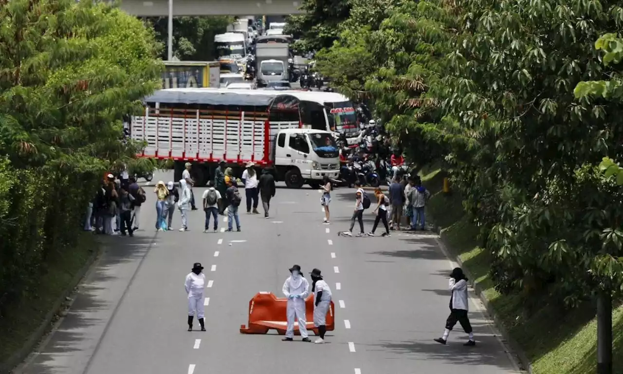 Ordenan evacuar universidad en Medellín por presencia de encapuchados