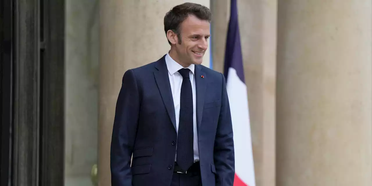 Deux jours après son allocution, Emmanuel Macron se déplace à Muttersholtz, en Alsace