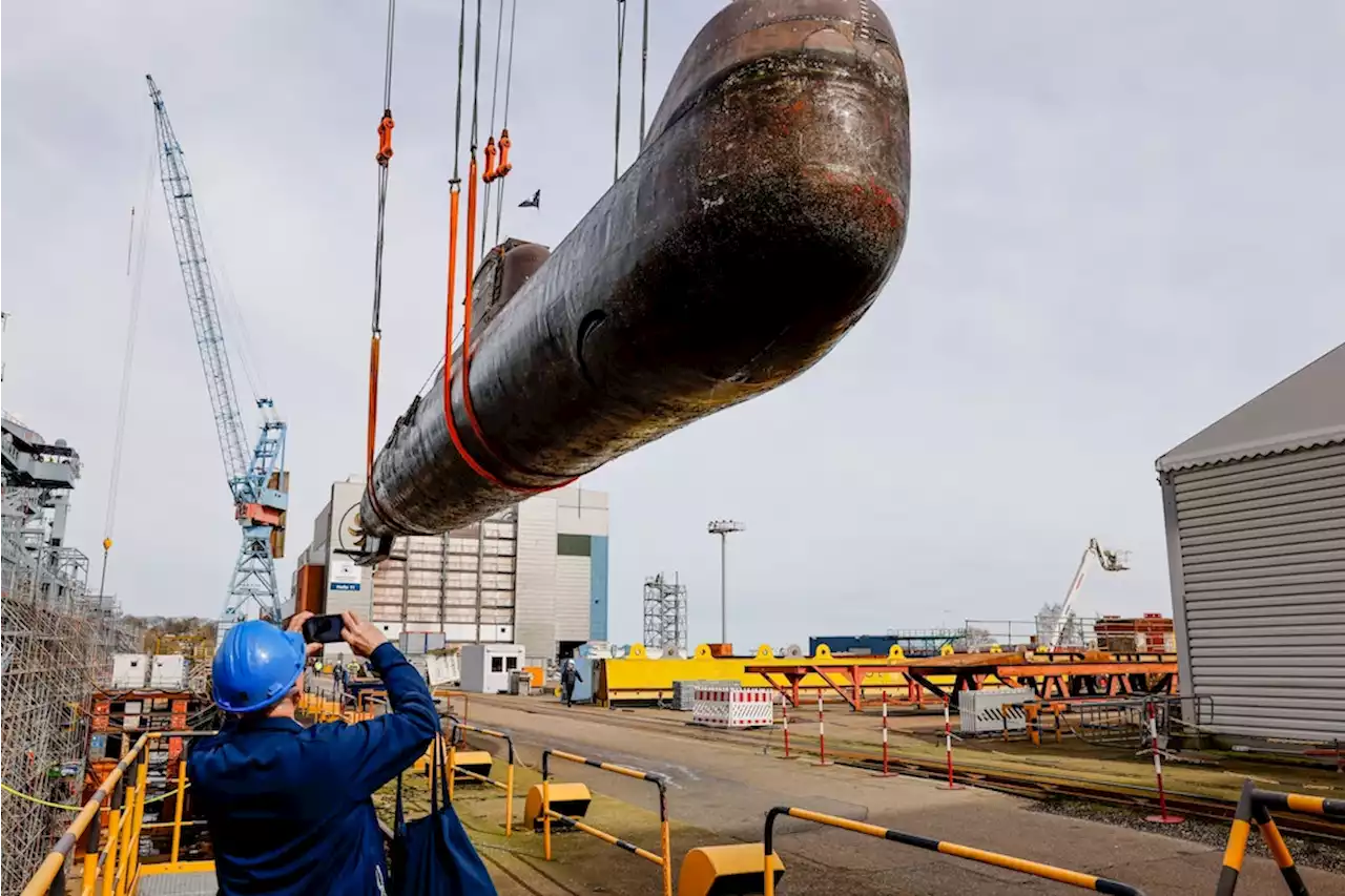 Spektakulärer Transport über den Rhein: An diesem Tag fährt ein U-Boot an Köln vorbei