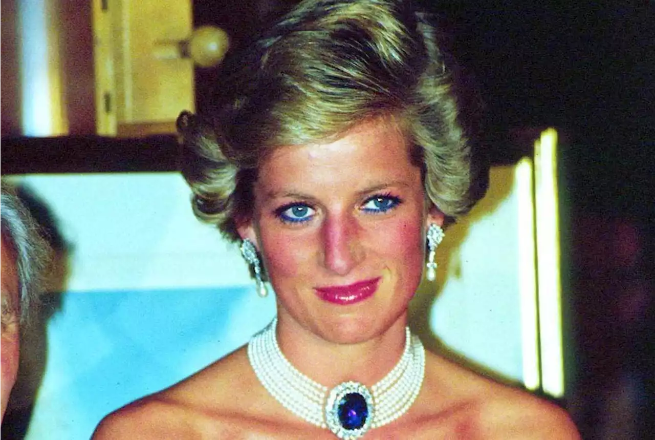 Princesse Diana : voici le secret caché de sa « Revenge dress », la fameuse petite robe noire qu'elle a portée pour se venger de Charles et Camilla