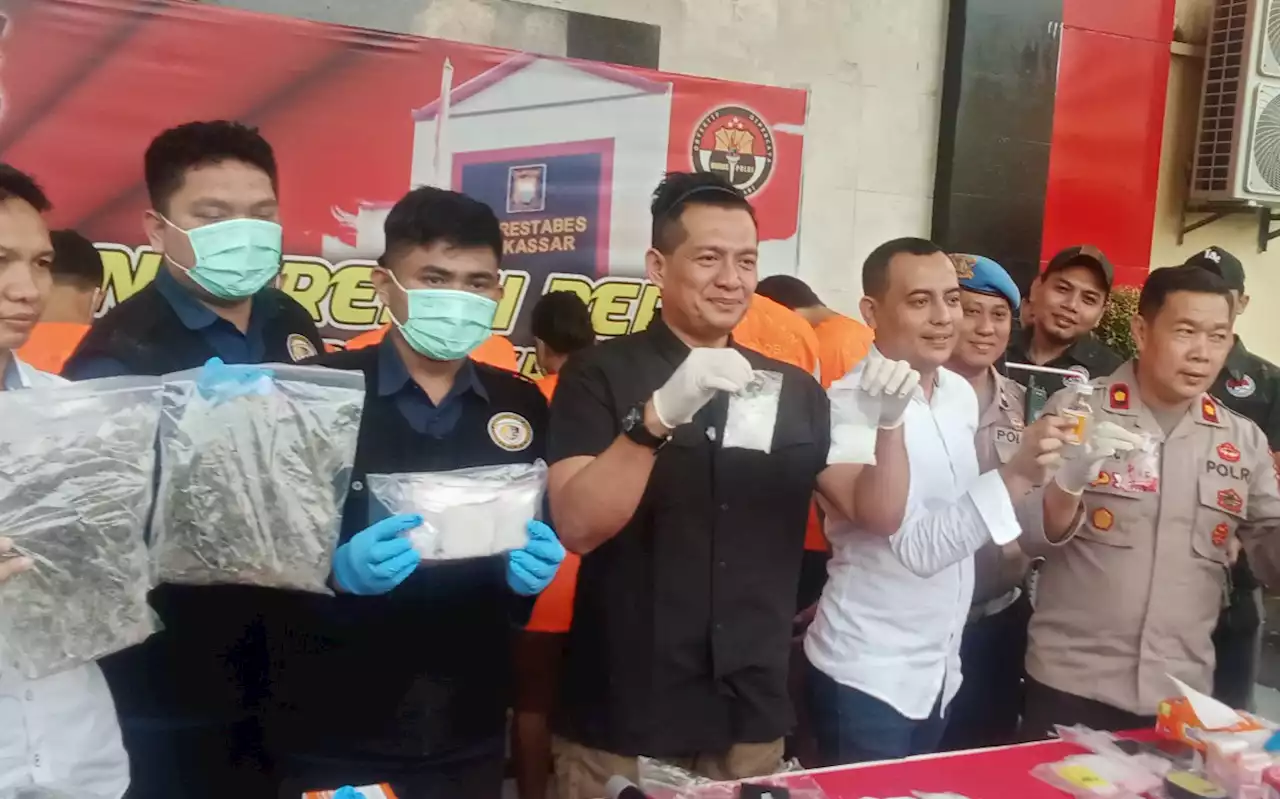 Polrestabes Makassar Bekuk 8 Bandar Narkoba, Sita Barbuk Sebegini