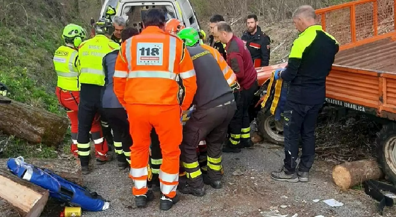 Perde il controllo del trattore mentre lavora: Bruno morto schiacciato